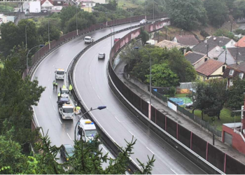Dos accidentes en Vigo: un herido en Arquitecto Palacios y salida de vía contra cuatro coches aparcados en Beiramar