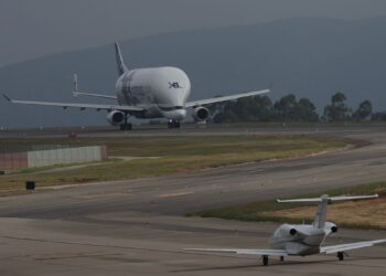 El Beluga XL de Airbus vuelve a sobrevolar Vigo y aterriza en Peinador procedente de Toulouse