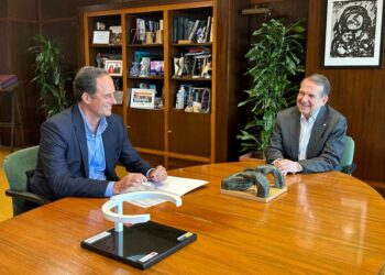 Concello y Puerto de Vigo abogan por avanzar en cooperación, pero Caballero reitera su ‘no’ al tren en Bouzas