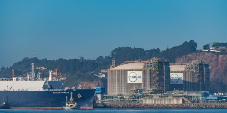 El Gobierno da ‘luz verde’ a Enagás para hacerse con la red de gasoductos de Reganosa