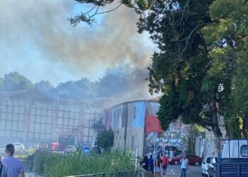 Arde la antigua guardería anexa a la fábrica de Massó