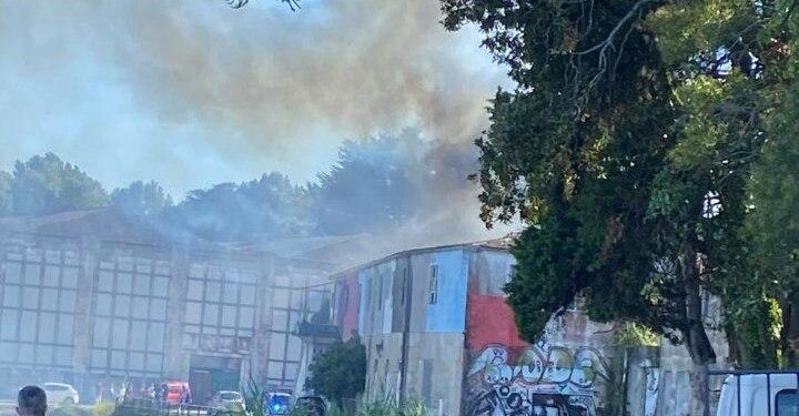 Arde la antigua guardería anexa a la fábrica de Massó