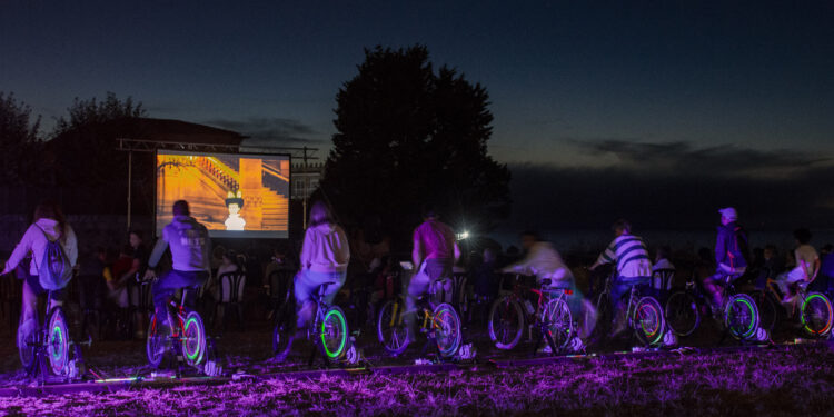 Nigrán vuelve a invitar a la ciudadanía a pedalear para ‘encender’ el cine al aire libre