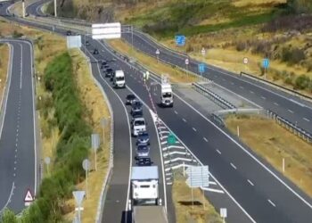 Corte total de la Autovía Rías Baixas por el incendio de un camión