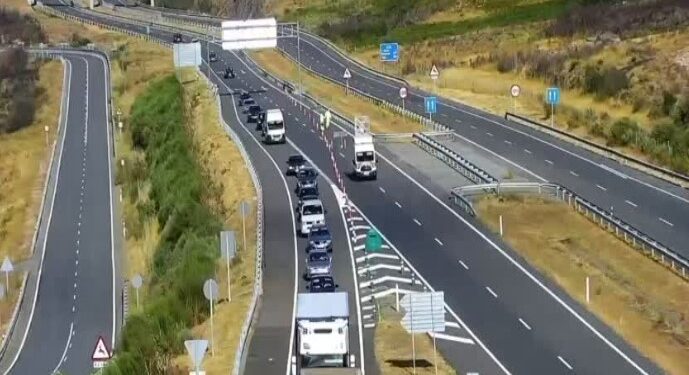 Corte total de la Autovía Rías Baixas por el incendio de un camión