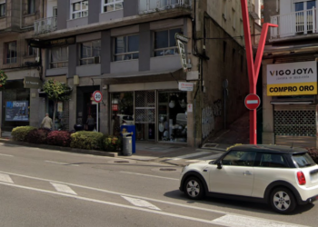 Buscan en Vigo a un ladrón que robó el bolso de un tirón a una nonagenaria, que acabó en el hospital