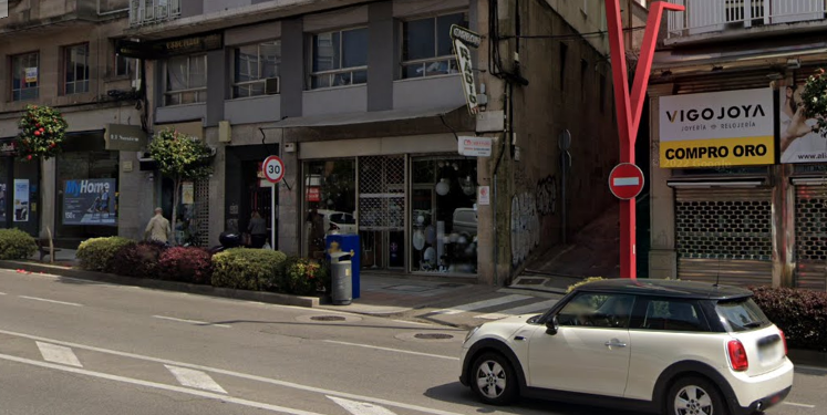 Buscan en Vigo a un ladrón que robó el bolso de un tirón a una nonagenaria, que acabó en el hospital