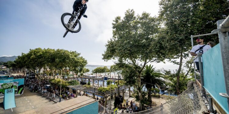 El viento cambia los planes en O Marisquiño: nuevos horarios para la final más espectacular