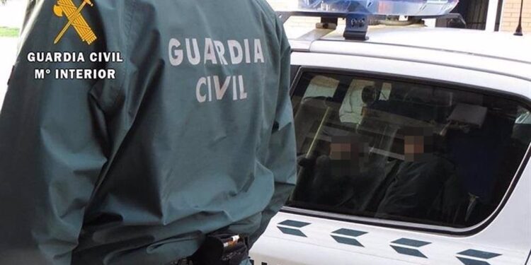 Investigan el robo de varias piedras de un hórreo en una finca parroquial de As Neves