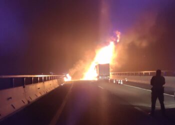 Nuevo corte en la A-52, a la altura de Padornelo, tras el incendio de este domingo de un vehículo