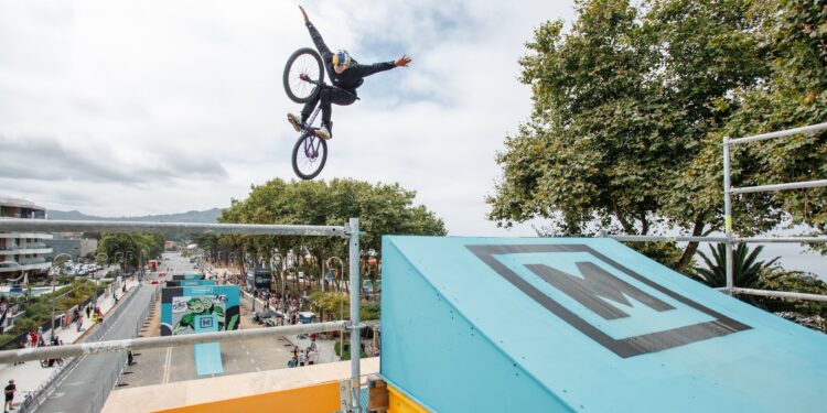 O Marisquiño luce toda su espectacularidad: así es un vuelo sin motor sobre Samil