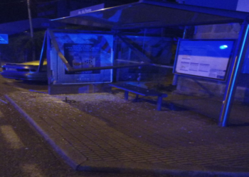 Tres mujeres resultan heridas leves tras empotrarse contra una marquesina en Vigo