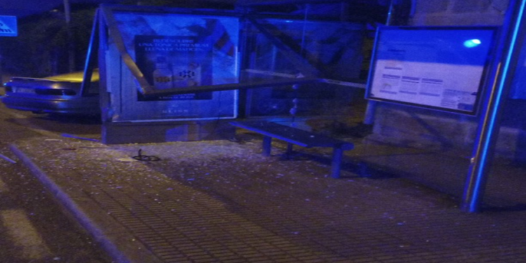 Tres mujeres resultan heridas leves tras empotrarse contra una marquesina en Vigo