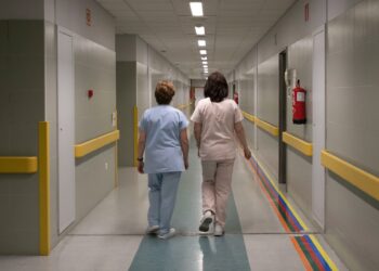 CC.OO. llevará ante la valedora la externalización de las interrupciones voluntarias de embarazo por el Sergas