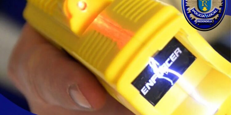 Reducen con una pistola ‘taser’, tras otro episodio violento, al hombre que irrumpió en casa de su madre en Chapela