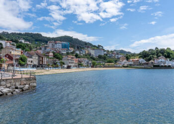 Abiertas al baño las playas de Rodeira, en Cangas, y de Arealonga, en Redondela