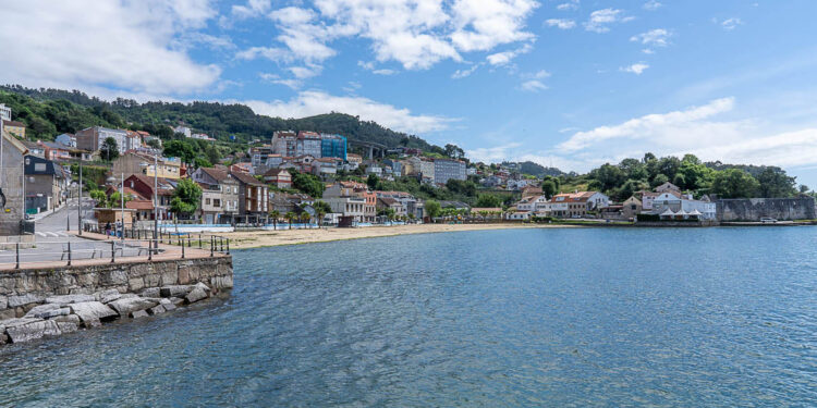 Abiertas al baño las playas de Rodeira, en Cangas, y de Arealonga, en Redondela