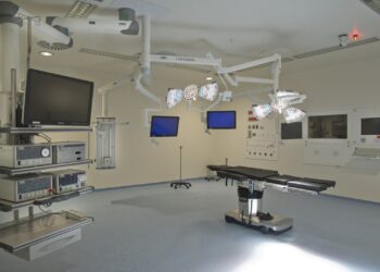 El Sergas contratará por 1,4 millones la práctica de abortos por 3 años ante su aumento y “falta de recursos”