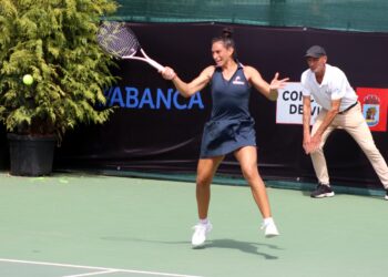 Europa copa los cuartos de final del internacional de tenis de Vigo, con la joven Charo Esquiva como gran sensación