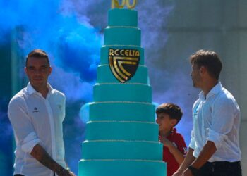 Un sinfín de felicitaciones (presenciales, virtuales y a distancia) para el Celta