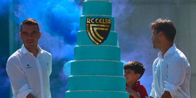 Un sinfín de felicitaciones (presenciales, virtuales y a distancia) para el Celta