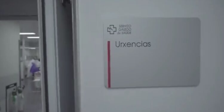 La atención a turistas y patologías leves disparan la actividad de urgencias en el Cunqueiro en agosto