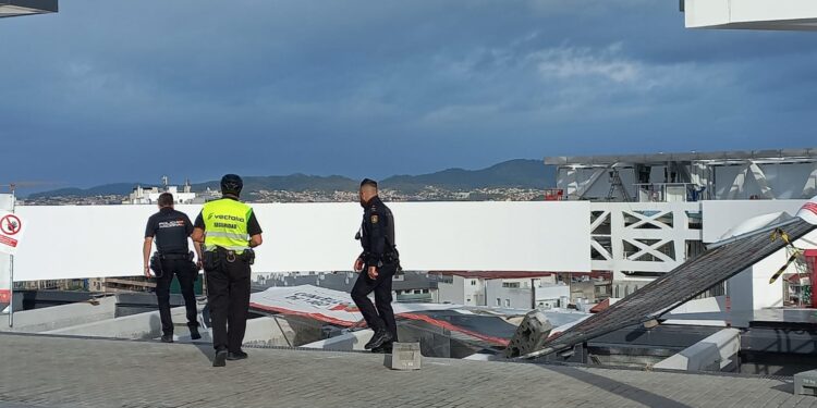 El viento derriba las vallas de protección del Halo