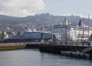 Vigo, puerto amigo en un día histórico: «Buena comida, albariño y gente simpática»