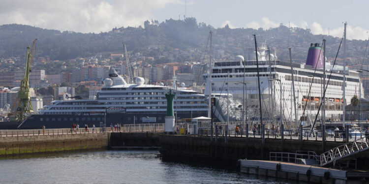 Vigo, puerto amigo en un día histórico: «Buena comida, albariño y gente simpática»