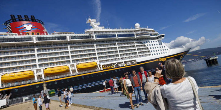 Vigo, puerto amigo en un día histórico: «Buena comida, albariño y gente simpática»