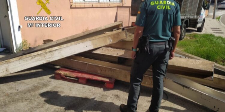 Detenidos en Baiona dos vigueses por tres robos con fuerza en los que hicieron con 5 toneladas de metal
