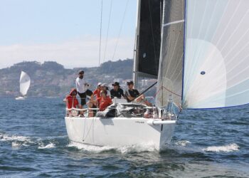 El Bon III sucede al Mirfak en el trigésimo aniversario de la Regata Guardiamarina