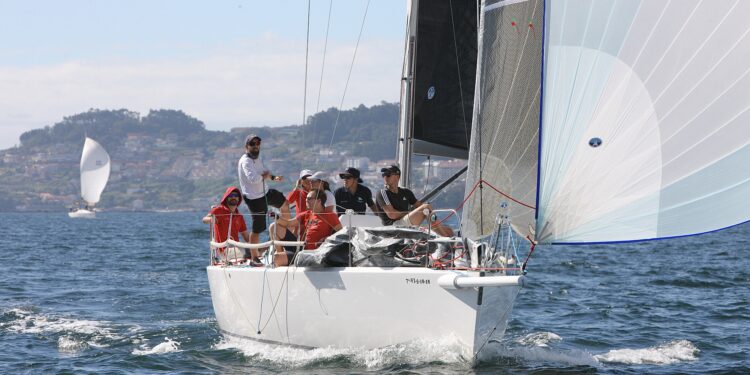 El Bon III sucede al Mirfak en el trigésimo aniversario de la Regata Guardiamarina