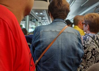 Denuncian que los pasajeros del bus Vigo-Baiona viajan de pie o se quedan en tierra por falta de sitio