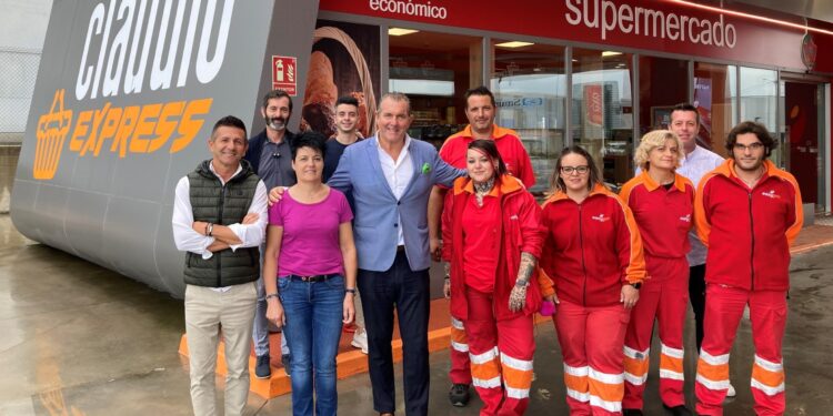 O Porriño estrena un Claudio Express integrado en una estación de servicio de As Gándaras