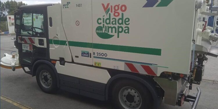Vigo incorpora tres vehículos de limpieza propulsados por gas natural comprimido