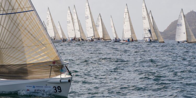 El nuevo campeón del mundo de J80 se decide este sábado en Baiona