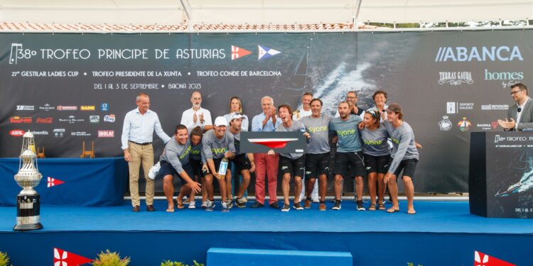 Baiona laurea a los vencedores del 38º Trofeo Príncipe de Asturias