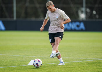 Benítez da una capitanía a Starfelt para que sea “un ejemplo y ayude a crecer a los jóvenes”