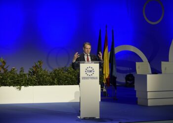 Caballero se despide de la FEMP: «La política local consiste en lanzar grandes proyectos y tener humildad»