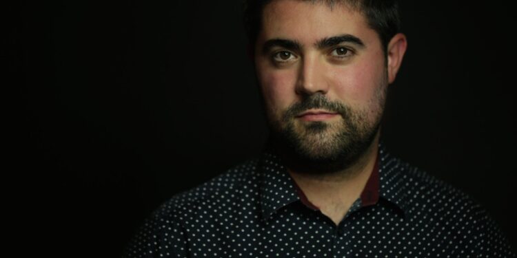 Lois Blanco, director de ‘Síbaris’: «Me acerco a la obra de Domingo Villar desde el respeto»