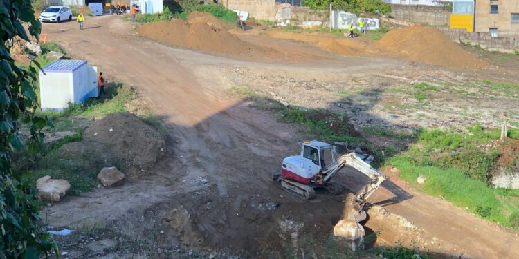 Removiendo tierra en el Barrio do Cura