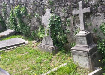 Las tumbas nazis del cementerio de Pereiró
