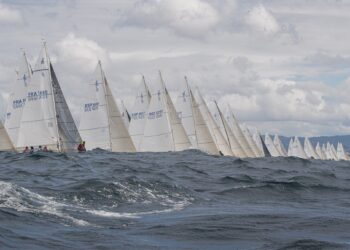 Las flotas cántabra y gallega pisan el acelerador en el Mundial de J80