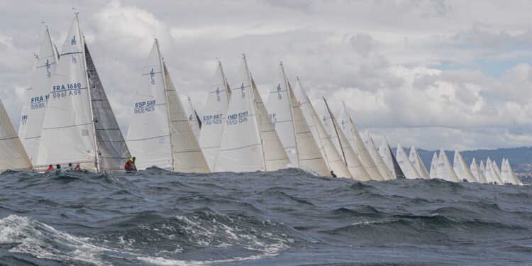 Las flotas cántabra y gallega pisan el acelerador en el Mundial de J80
