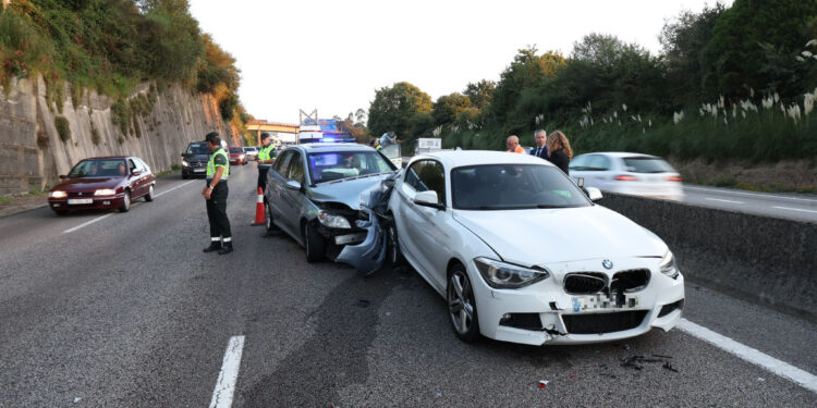 Retenciones kilométricas en Puxeiros por dos accidentes múltiples