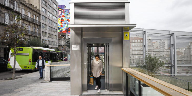 Adjudicado por 575 euros al día el mantenimiento del Vigo Vertical, que exige reparaciones en dos horas