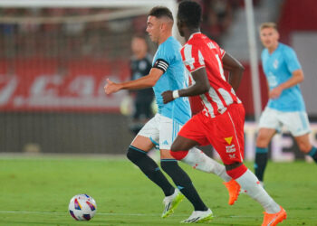 El Celta gana en Almería, respira y ficha a un internacional para la banda izquierda