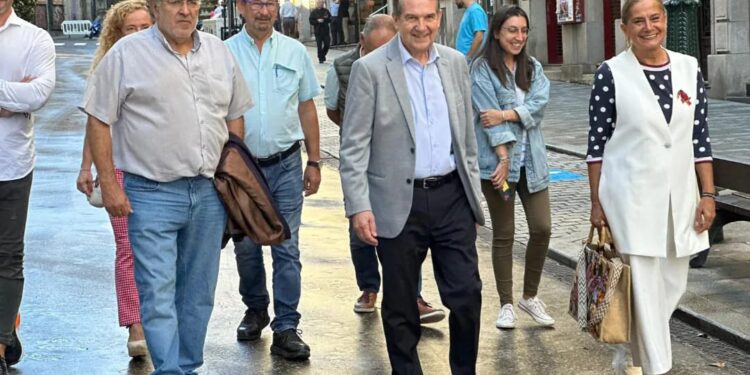 Caballero inaugura la pavimentación de la calle Marqués de Valladares