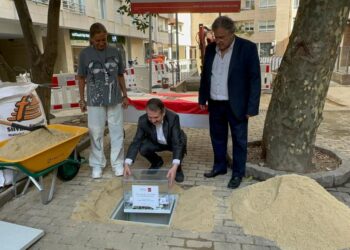 Comienza la reforma de la céntrica plaza de Calexón Balado, que conservará un árbol de gran porte